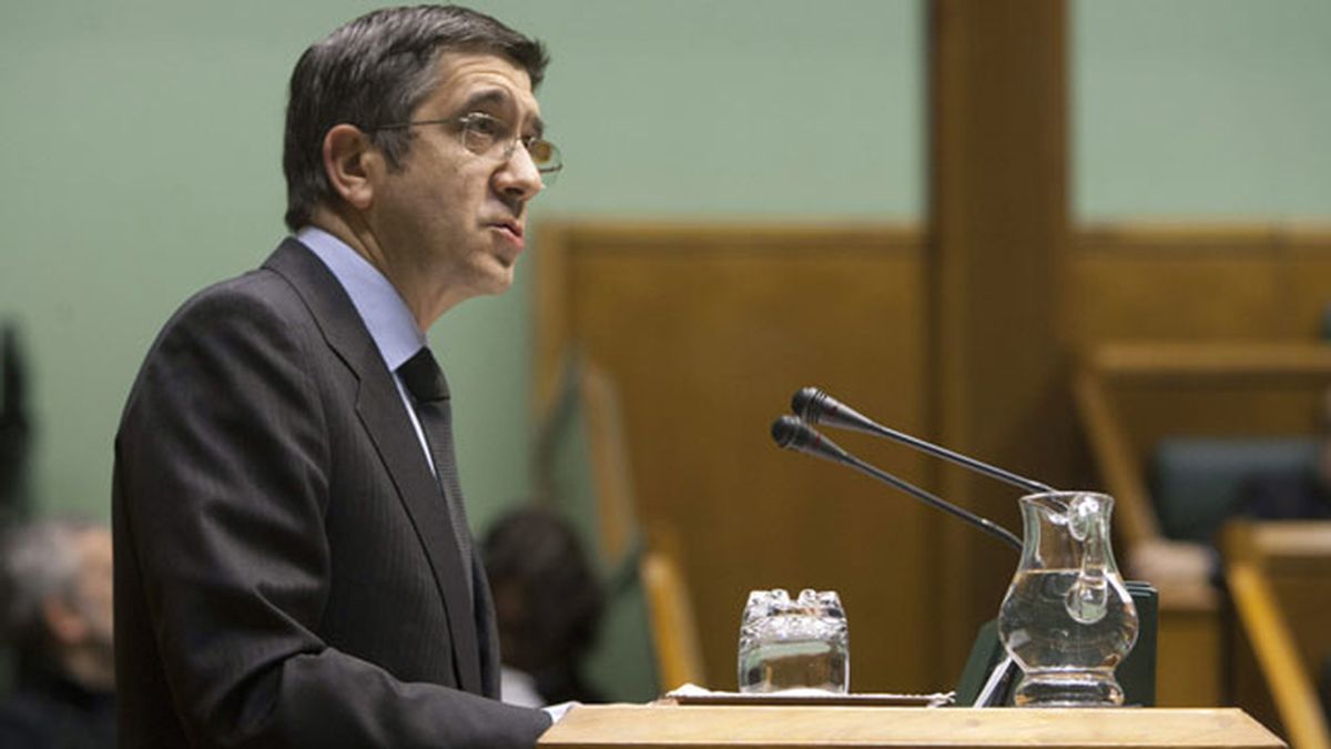 El lehendakari, Patxi López, durante su intervención en el pleno del Parlamento Vasco