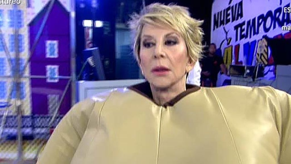 Agobiada y con ganas de quitarse el disfraz, así ha acabado la colaboradora