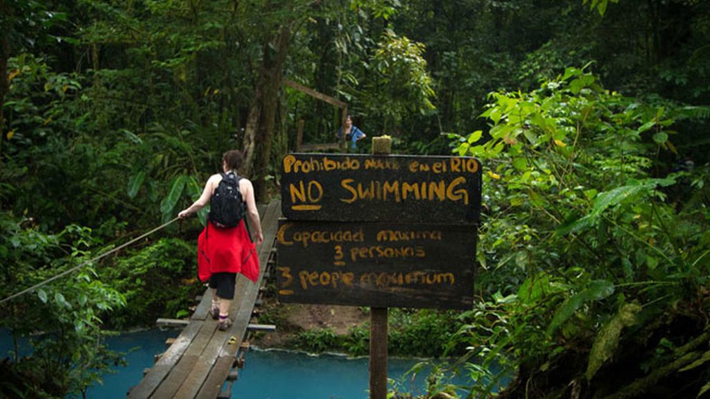 Este río de Costa Rica tiene una sorprendente tonalidad por la ‘dispersión de Mie’