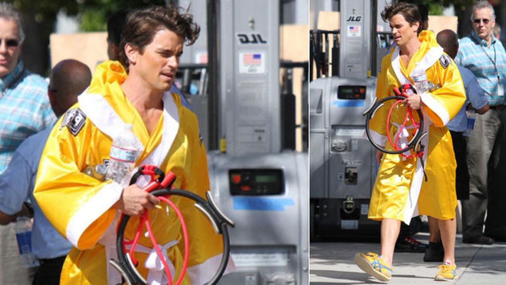 Matt Boomer con un llamativo amarillo