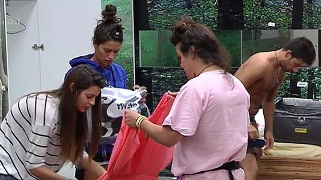 Las concursantes dudan con sus estilismo ¿Qué zapatos? ¿Me pongo medias?