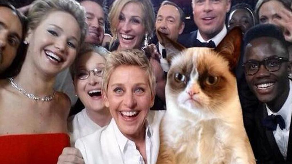 A los internautas, humor no les falta