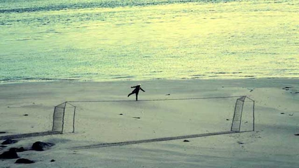 Crea imágenes en 3D solo con la arena de la playa