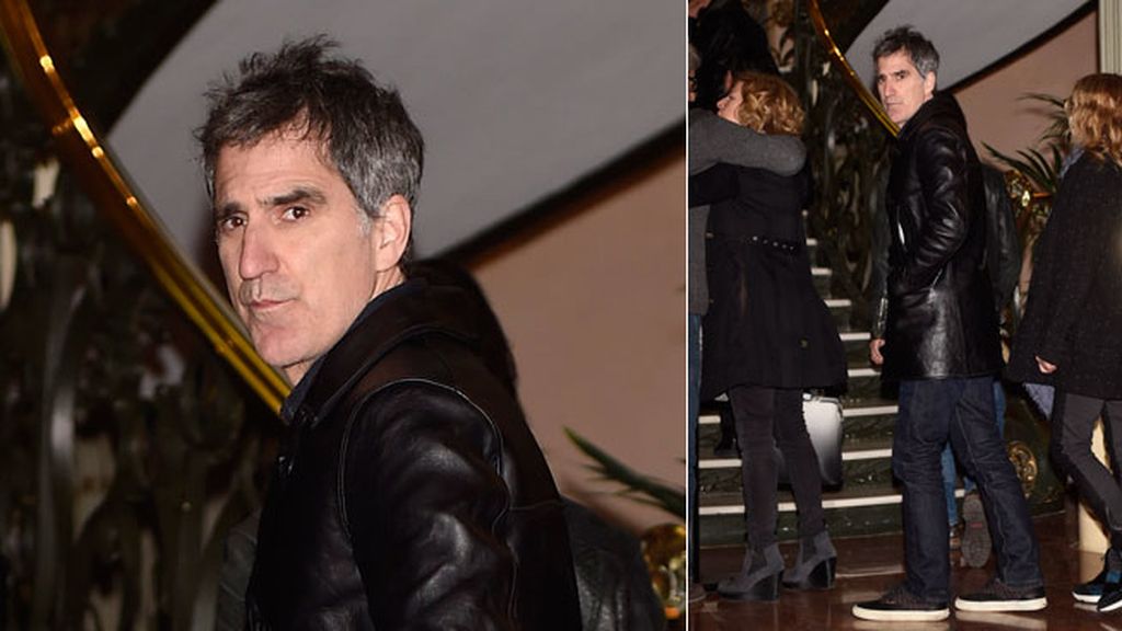 Mikel Erentxun en la capilla ardiente de Manolo Tena
