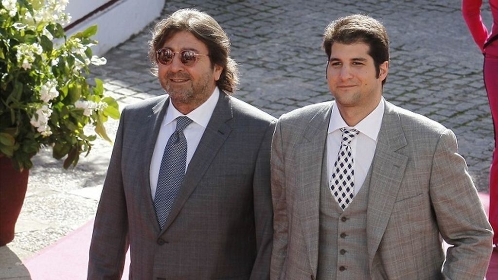 Julián Contreras, hermano del novio