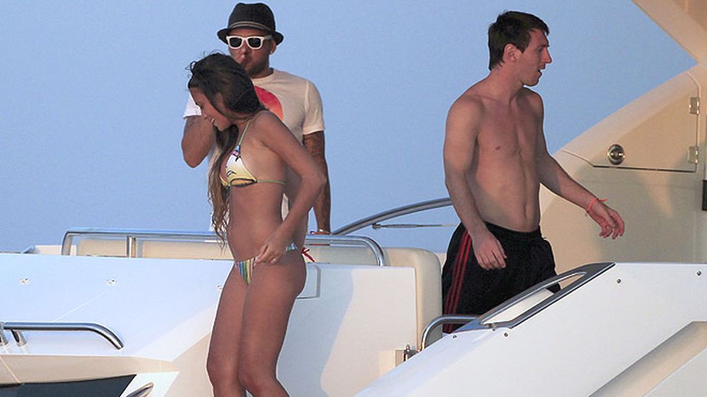 Messi y Antonella Roccuzzo apuran sus últimos días de vacas junto a Alves y Dinara