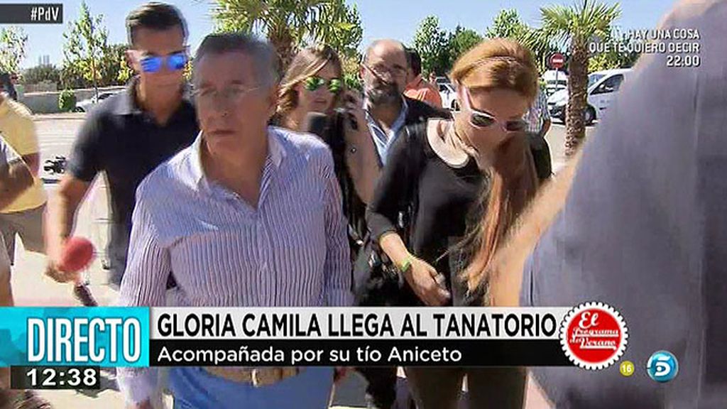 José Fernando y Gloria Camila despiden a su tío Pablo