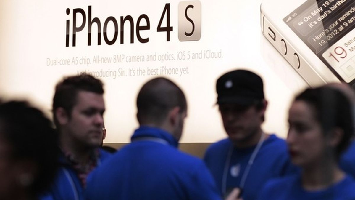 Vendedores de Apple el día del lanzamiento del iPhone 4S
