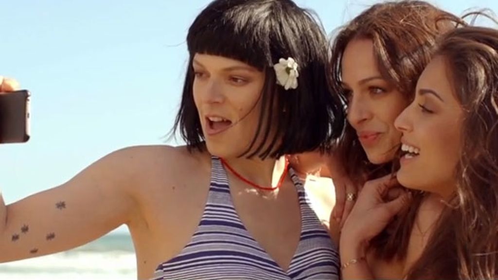 Eva González prefiere el bikini cómodo, Hiba Abouk "con un puntito sexy", y así les sienta