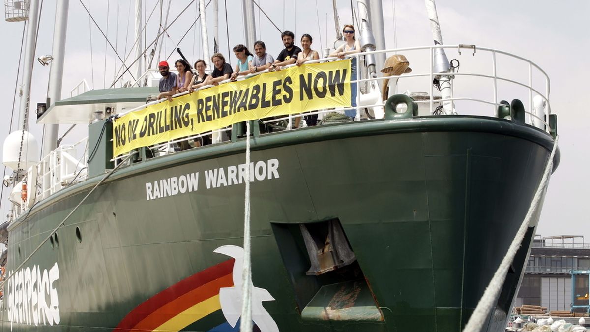 El Rainbow Warrior de Greenpeace en Valencia