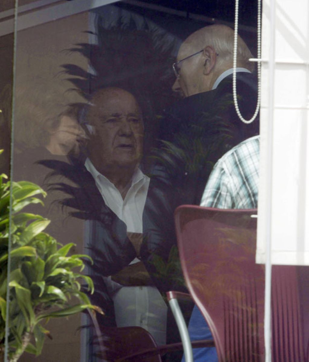 Amancio Ortega en el velatorio de su exmujer Rosalía Mera