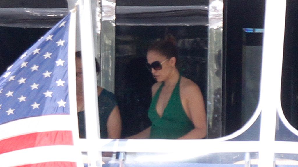 Jennifer López se lleva a Casper de vacas con los mellizos