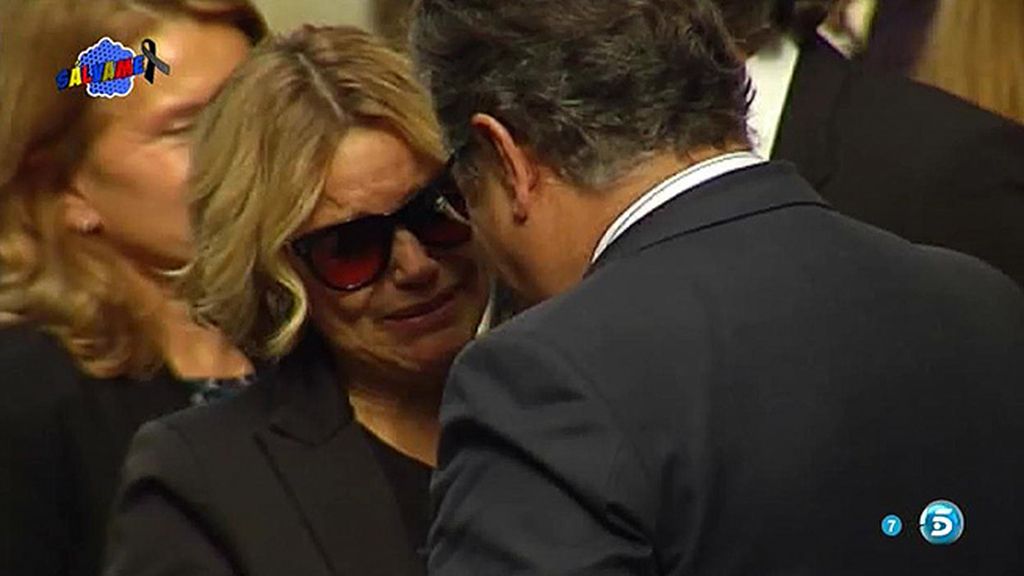 Multitud de personas acuden a la capilla ardiente