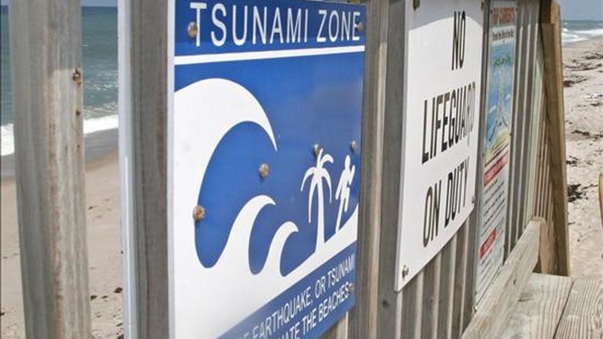 Las autoridades de Indonesia levantaron la alerta de tsunami emitida hoy minutos después de registrarse dos terremotos, uno de 6,9 grados y otro de 6,9 grados en la escala abierta de Richter, en la isla de Nueva Guinea. EFE/Archivo