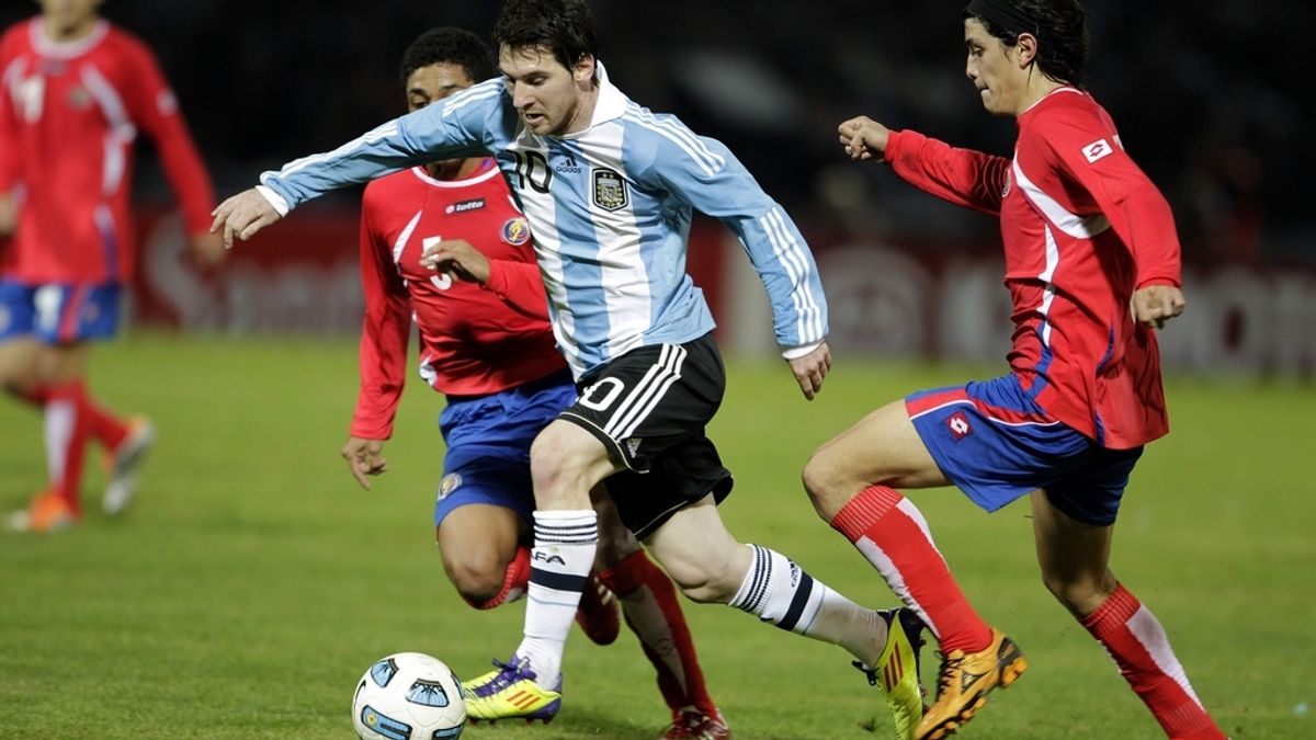 Messi, silbado con la albiceleste