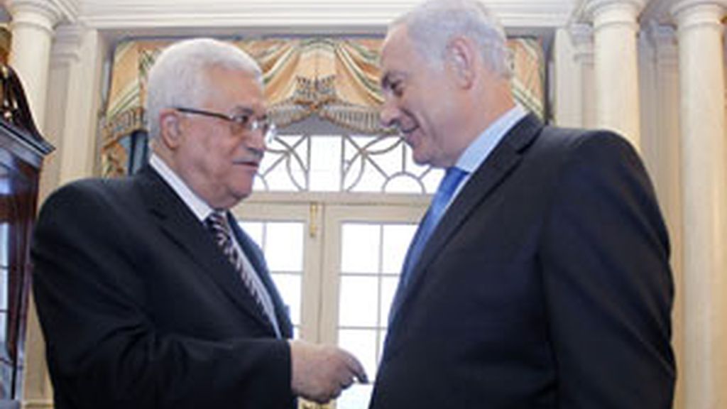 El primer ministro israelí Benjamin Netanyahu charla con el primer ministro palestino Mahmud Abbas FOTO: GTRES/ archivo El primer ministro israelí Benjamin Netanyahu charla con el primer ministro palestino Mahmud Abbas FOTO: GTRES/ archivo