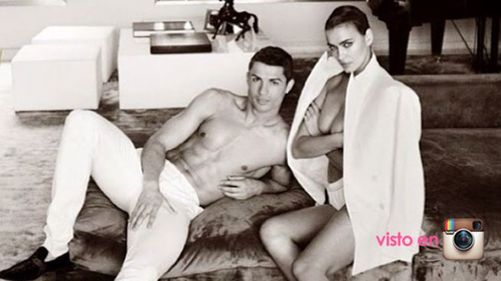 Nos regalaron un sexy posado en pareja para Vogue España que firmó Mario Testino