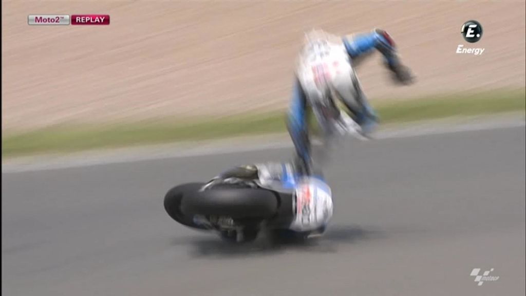 Tito Rabat tuvo una caída muy fuerte pero afortunadamente salió ileso