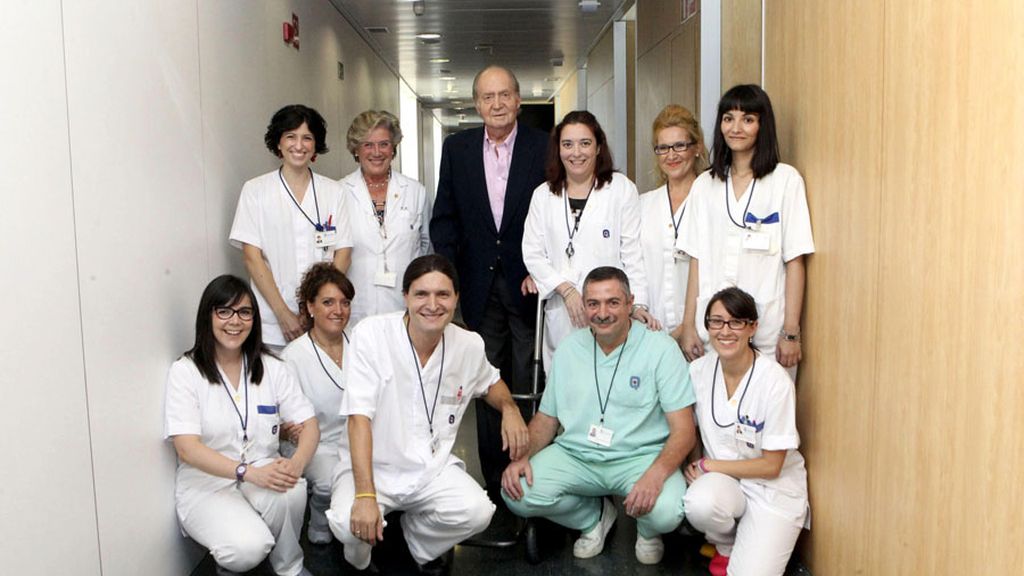 El Rey se despide del equipo médico del hospital Quirón