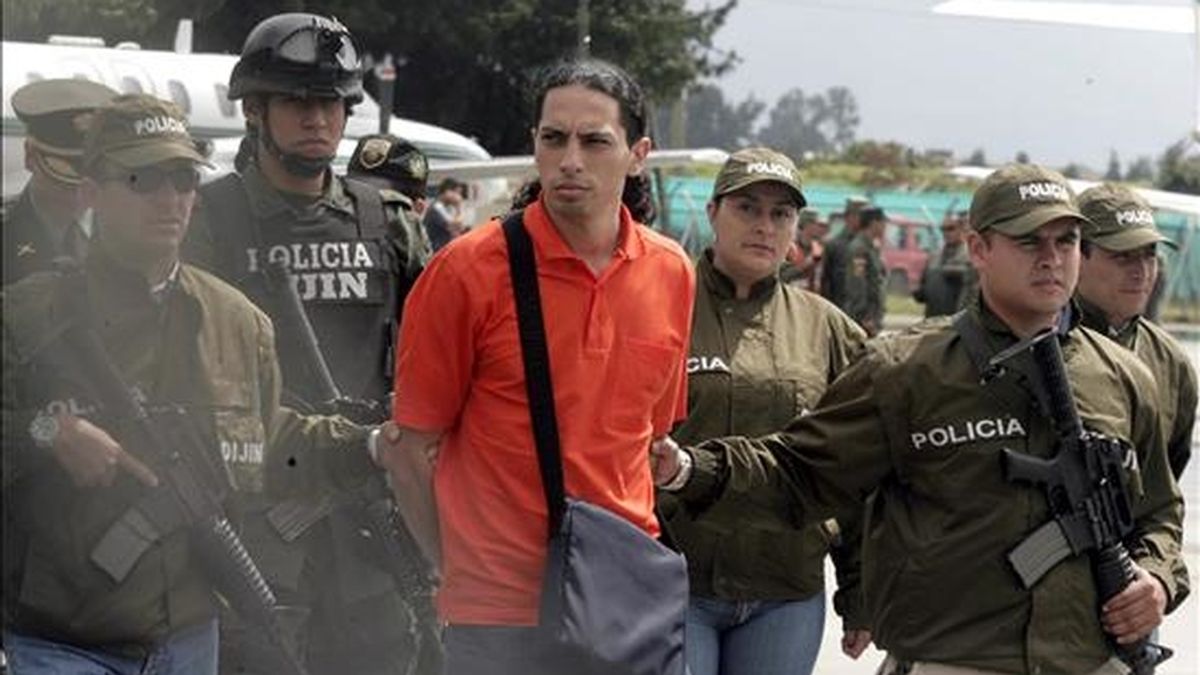 Murcia Guzmán (c) está preso en Colombia por presunta estafa y lavado de dinero tras ser deportado de Panamá, donde se le acusa de iguales delitos, y de captación ilegal de dinero a través de las "pirámides" financieras. EFE/Archivo