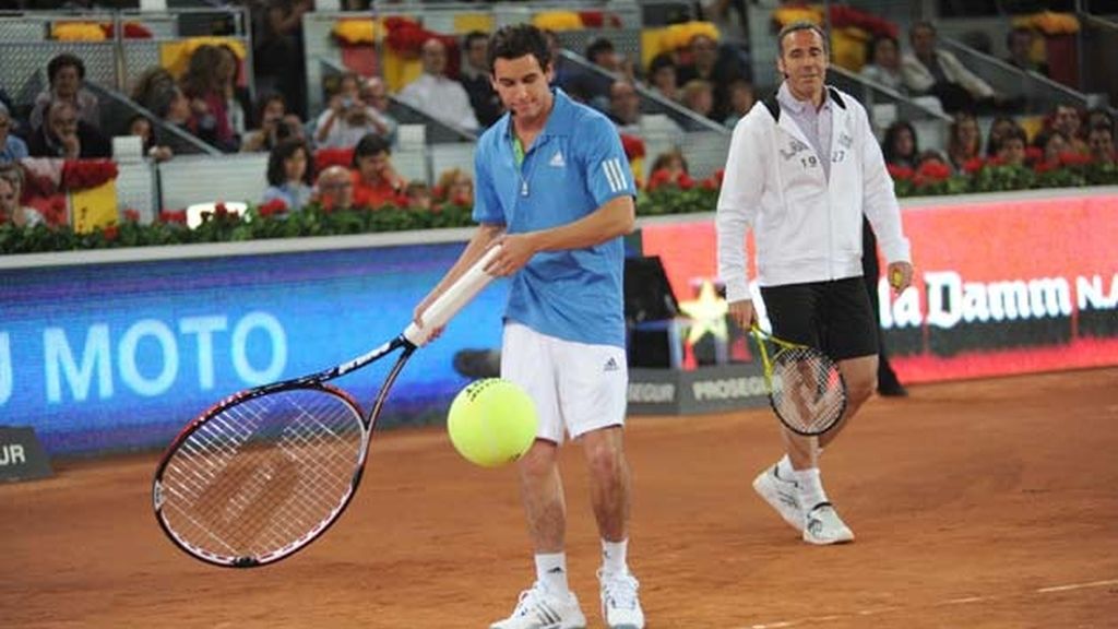 Miguel Ángel Silvestre y Mario Casas, tenistas solidarios