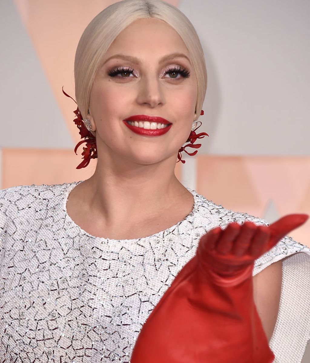 Los guantes de Lady Gaga, lo más extravagante de la noche