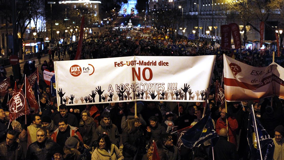 Miles de funcionarios recorren las calles de Madrid en protesta contra los servicios públicos