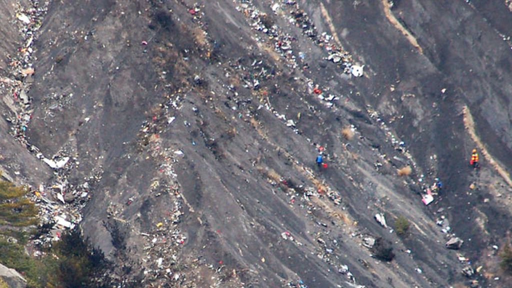 La tragedia aérea en los Alpes franceses, en imágenes