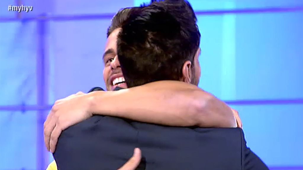 Emma: "Estás raro, pero estás guapo"