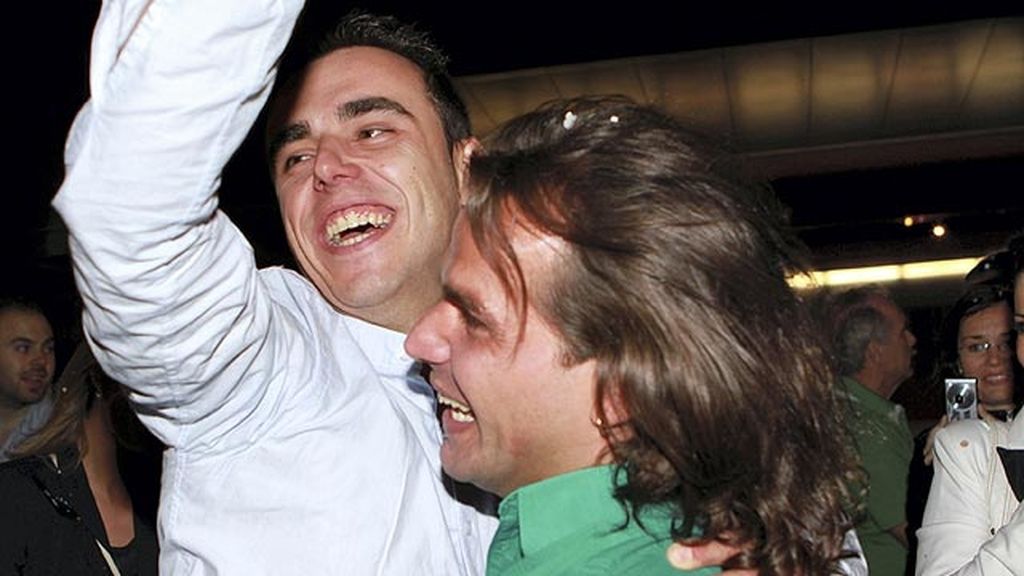 Pepe celebra con sus compañeros su victoria