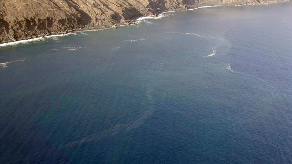 Avistan una mancha blanca sobre el Mar de las Calmas en El Hierro