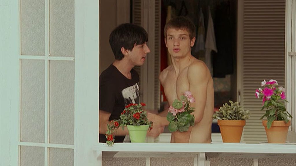 Su abuela ejerce como celestina, pero Jacobo no consigue su objetivo