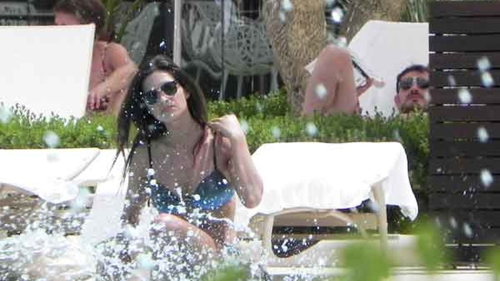 Sara Carbonero se distrae con el agua