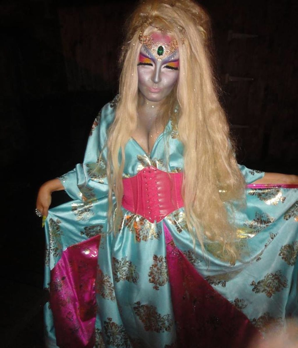 Pasa 4 horas al día arreglándose