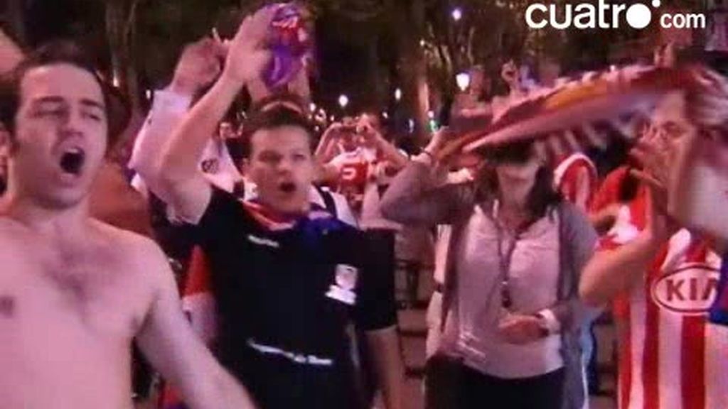 Neptuno vuelve a vestirse de rojiblanco