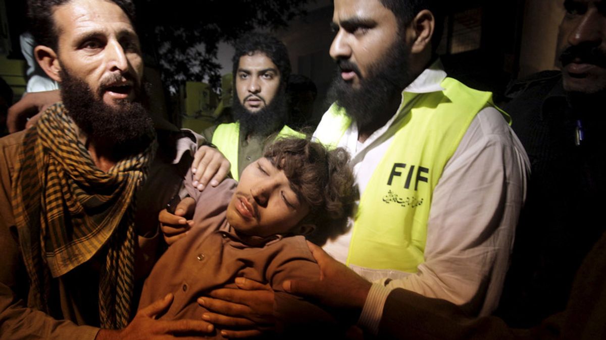 Se derrumba una fábrica en Lahore y deja al menos a 12 muertos