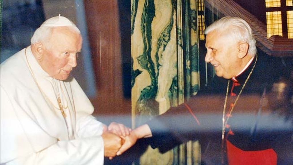 Benedicto XVI renuncia a su papado