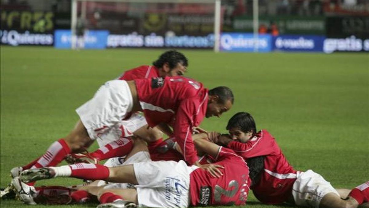 Los jugadores del Real Murcia celebran un gol