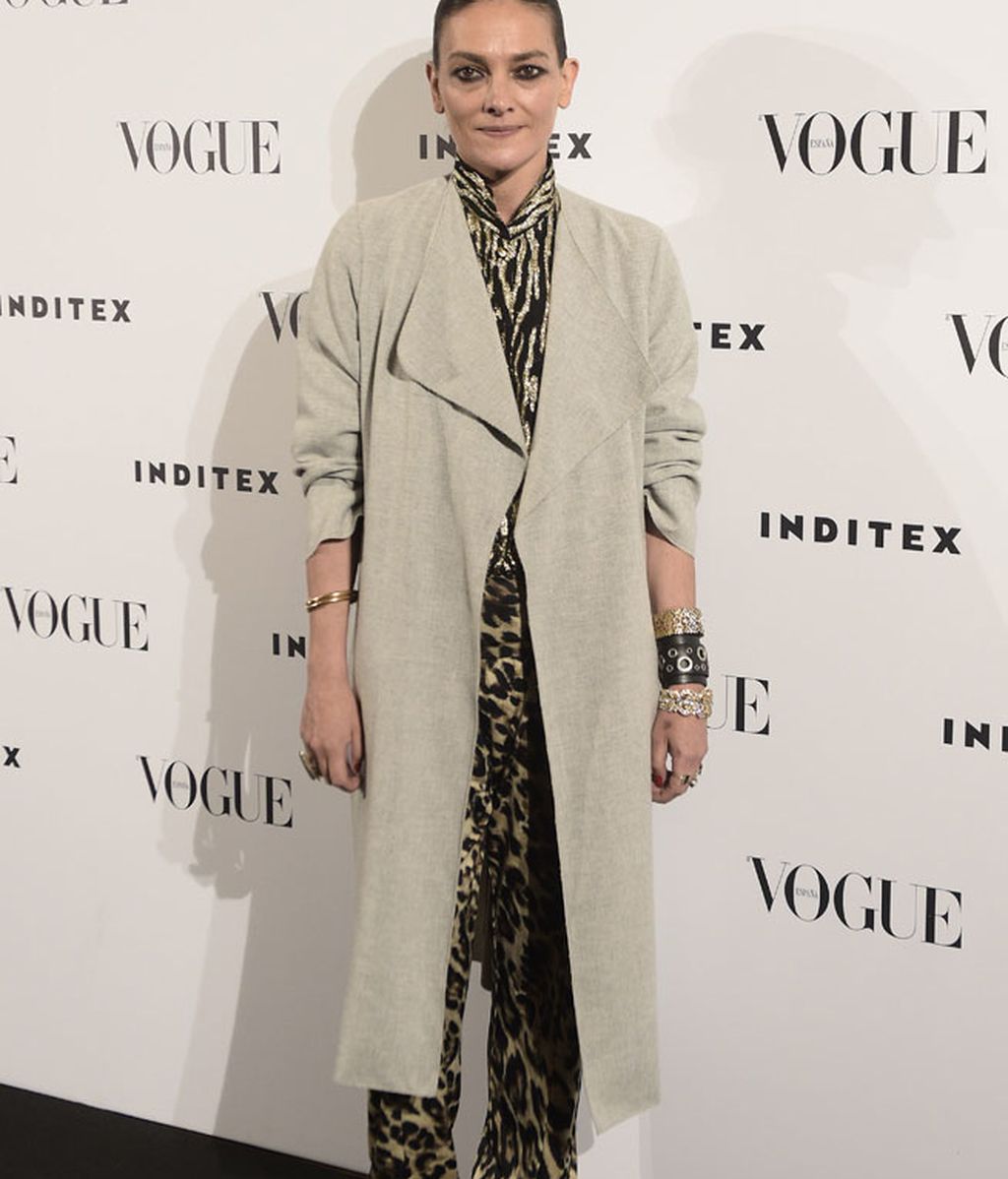 Laura Ponte, con jumpsuit de print salvaje y sandalias planas