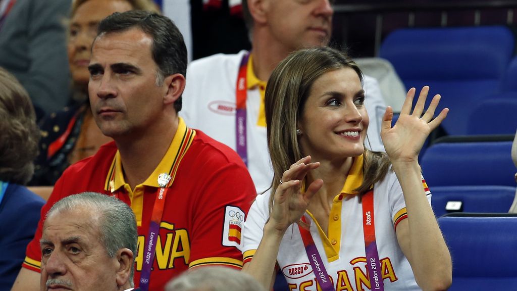 Los príncipes apoyando a la selección de baloncesto