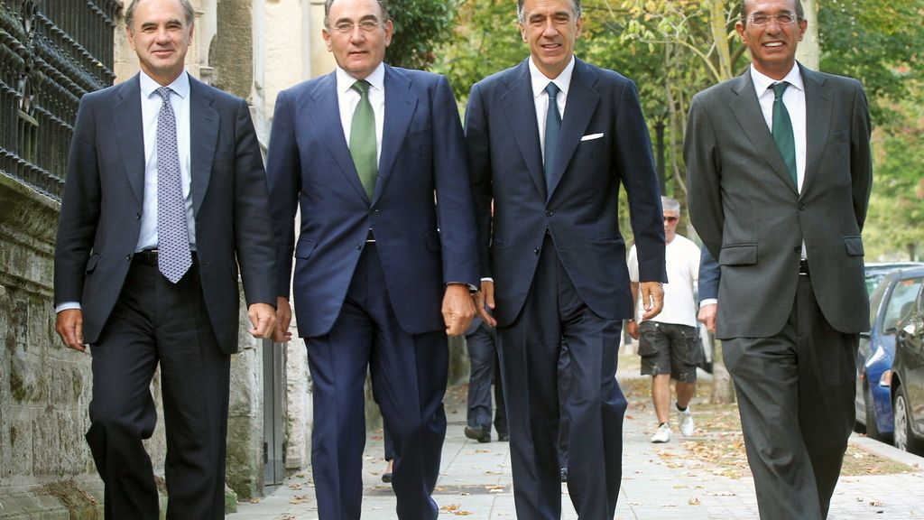 Personalidades de la política y la economía despiden al banquero