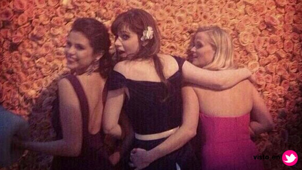 Selena Gomez junto a Reese Witherspoon y Zooey Deschanel