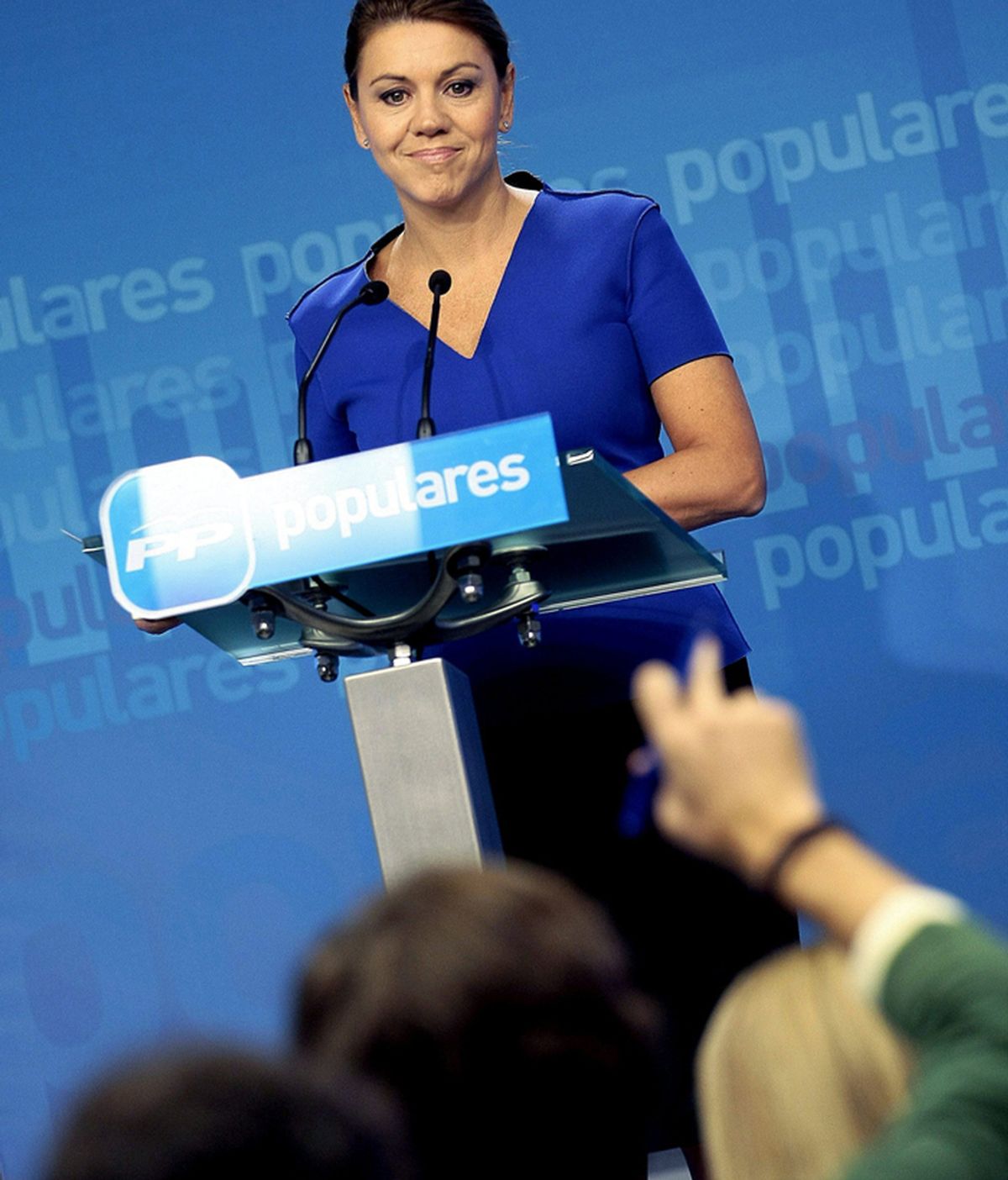 La secretaria general del partido, María Dolores Cospedal, durante la rueda de prensa que ha ofrecido en la sede madrileña