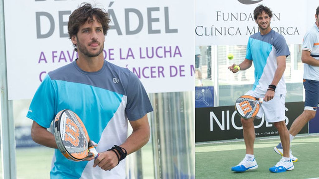 Feliciano apoyó la lucha contra el cáncer de mama jugando al pádel