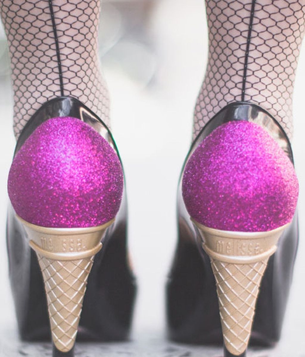 Así son los zapatos de plástico diseñados por Karl Lagerfeld y Melissa
