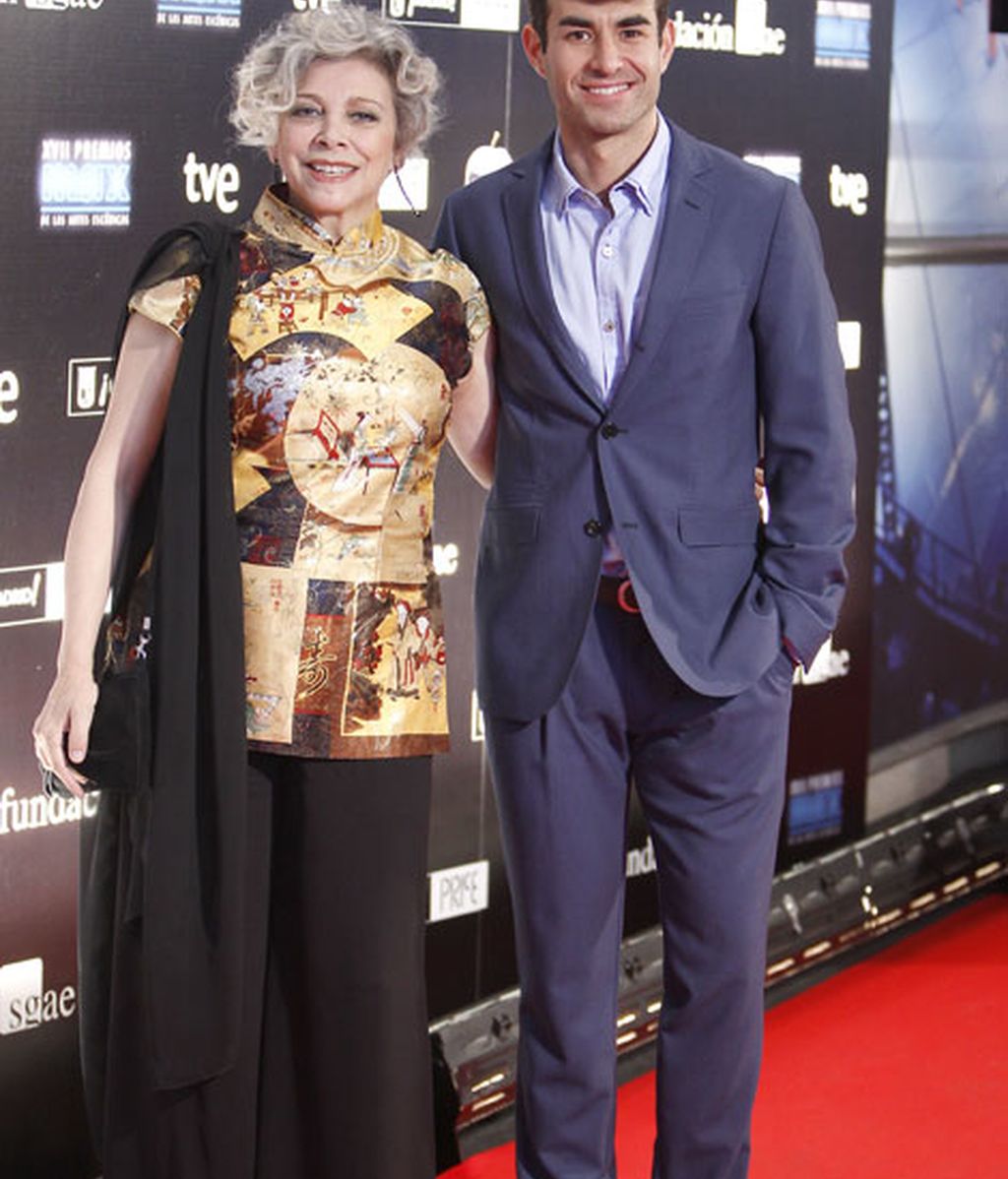 Juan Diego Botto triunfa, con su bigote, en la escena y el 'photocall' de los 'Premios Max'