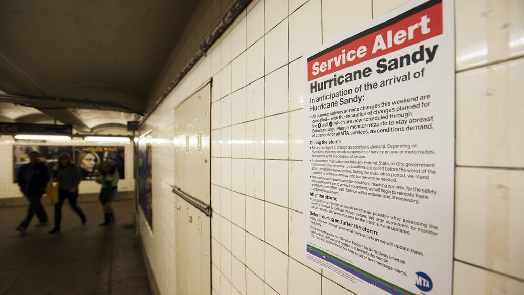 Los carteles de alerta cubren las paredes estadounidenses