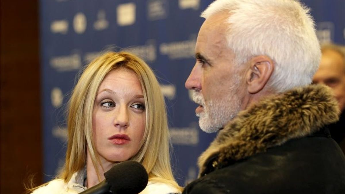 La actriz francesa Ludivine Sagnier (izda) escucha al director Lee Tamahori (dcha) durante la rueda de prensa que ofreció antes del estreno de su película "The Devil's Double" en el Festival de Cine de Sundance en Park City, Utah, (Estados Unidos). EFE La actriz francesa Ludivine Sagnier (izda) escucha al director Lee Tamahori (dcha) durante la rueda de prensa que ofreció antes del estreno de su película "The Devil's Double" en el Festival de Cine de Sundance en Park City, Utah, (Estados Unidos). EFE