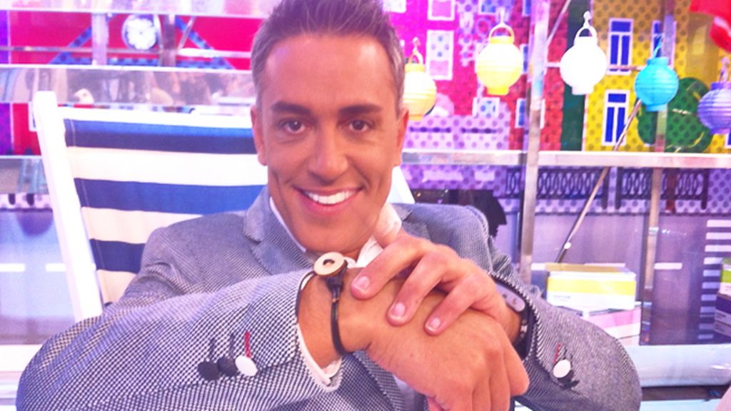 Kiko Hernández con su pulsera de la suerte