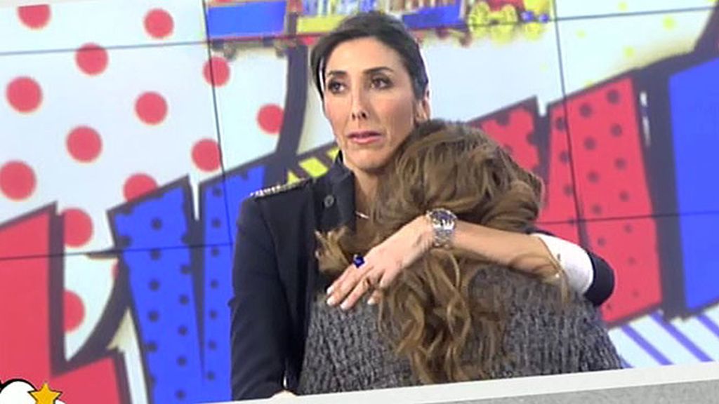 La colaboradora de 'Sálvame' no puede evitar las lágrimas